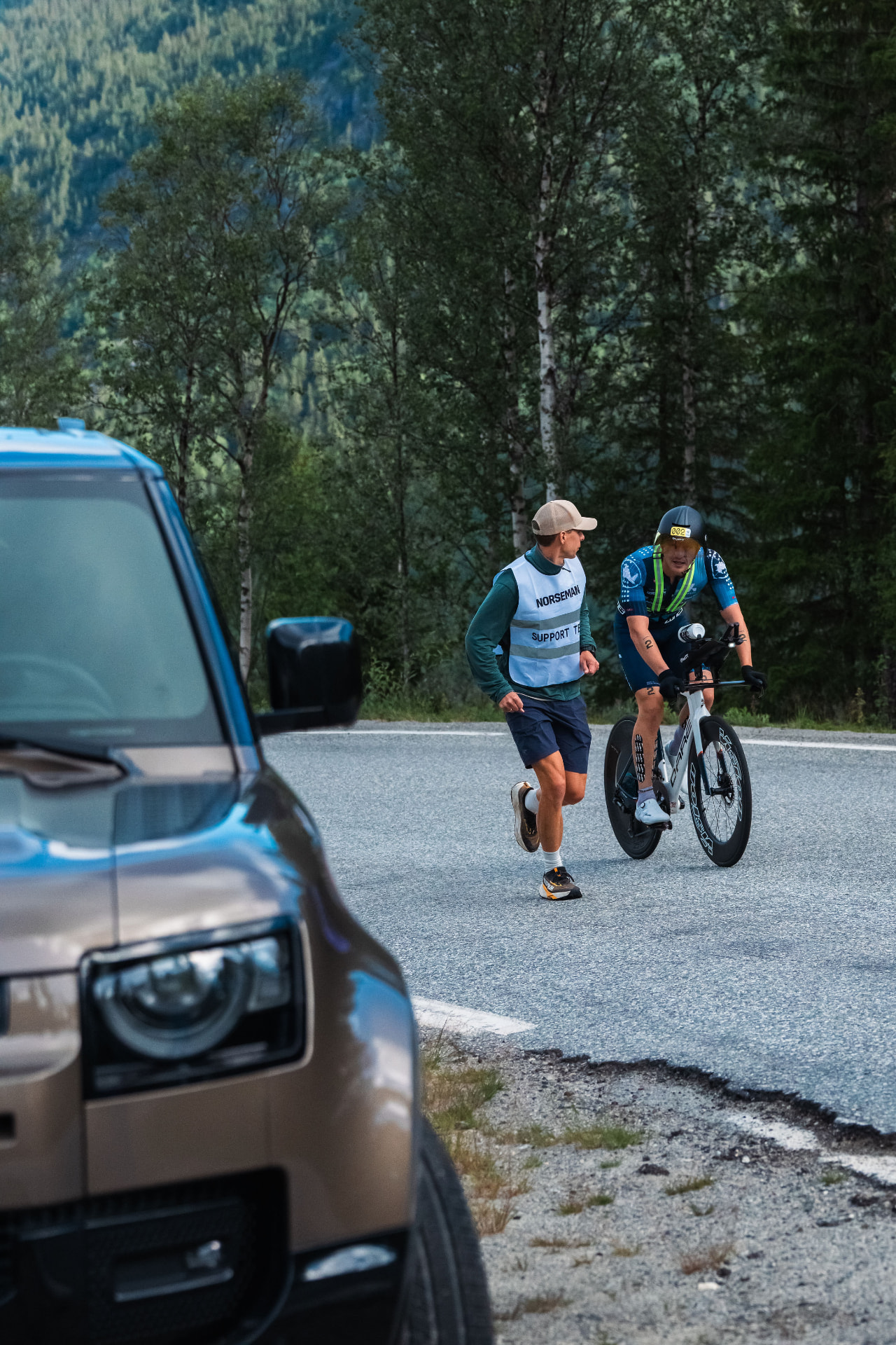 Support team on the bike leg